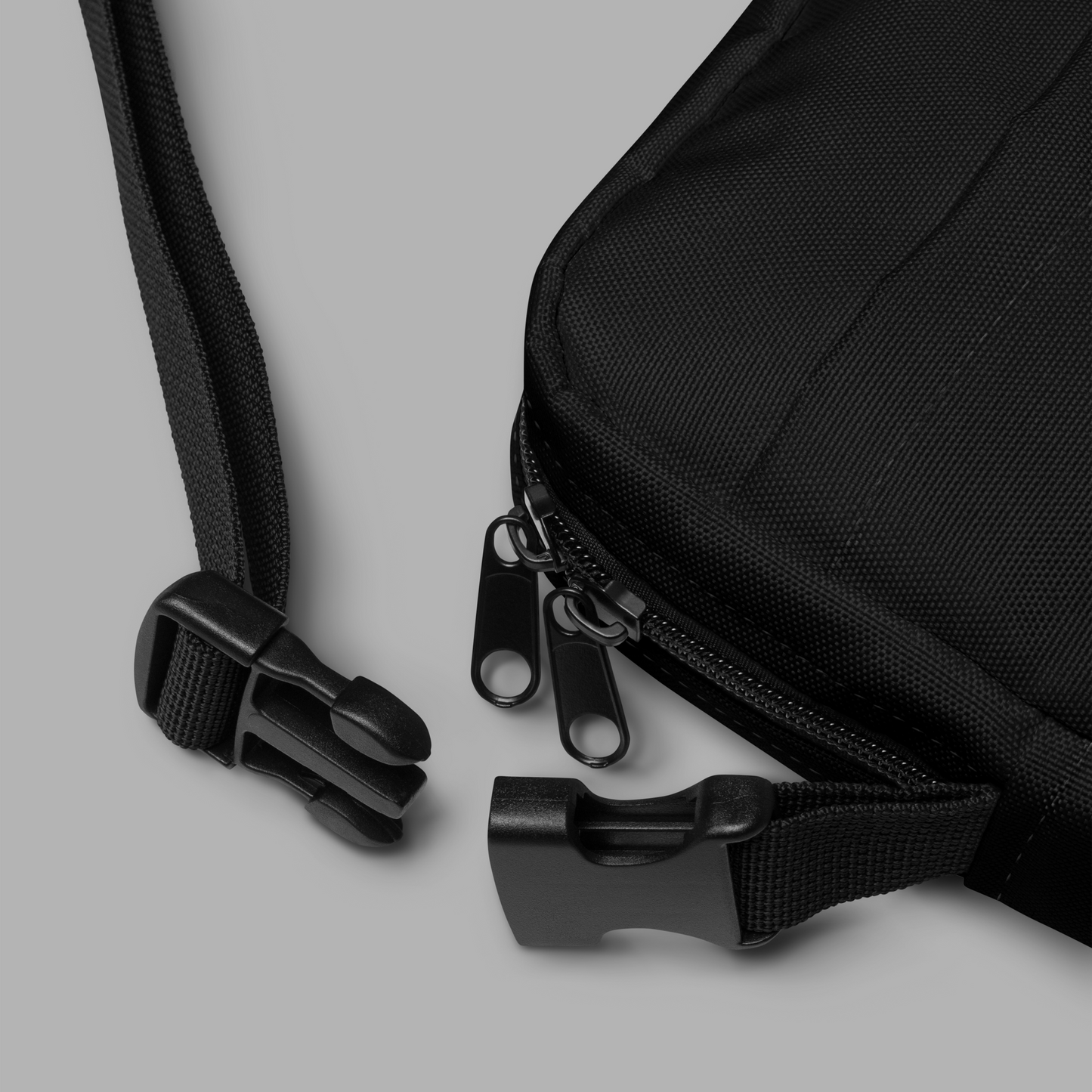 BESSER IST Shoulder Bag